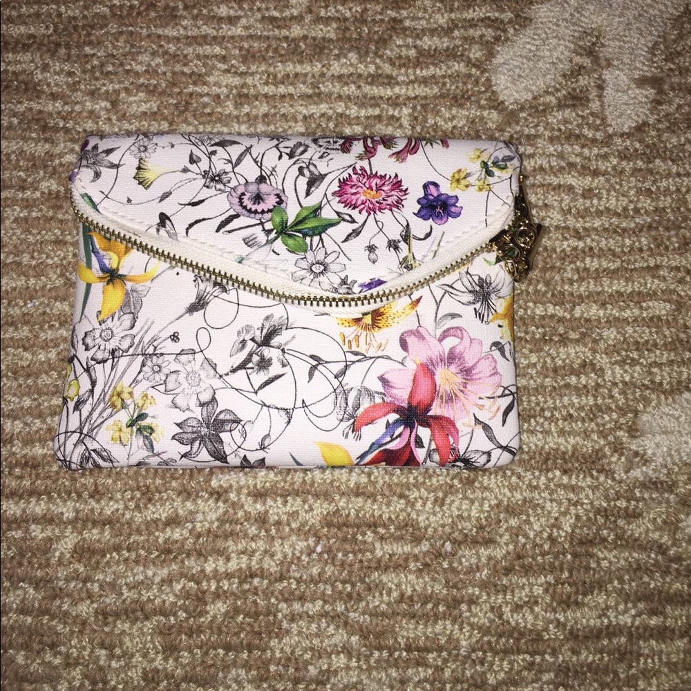 Floral summer clutch.